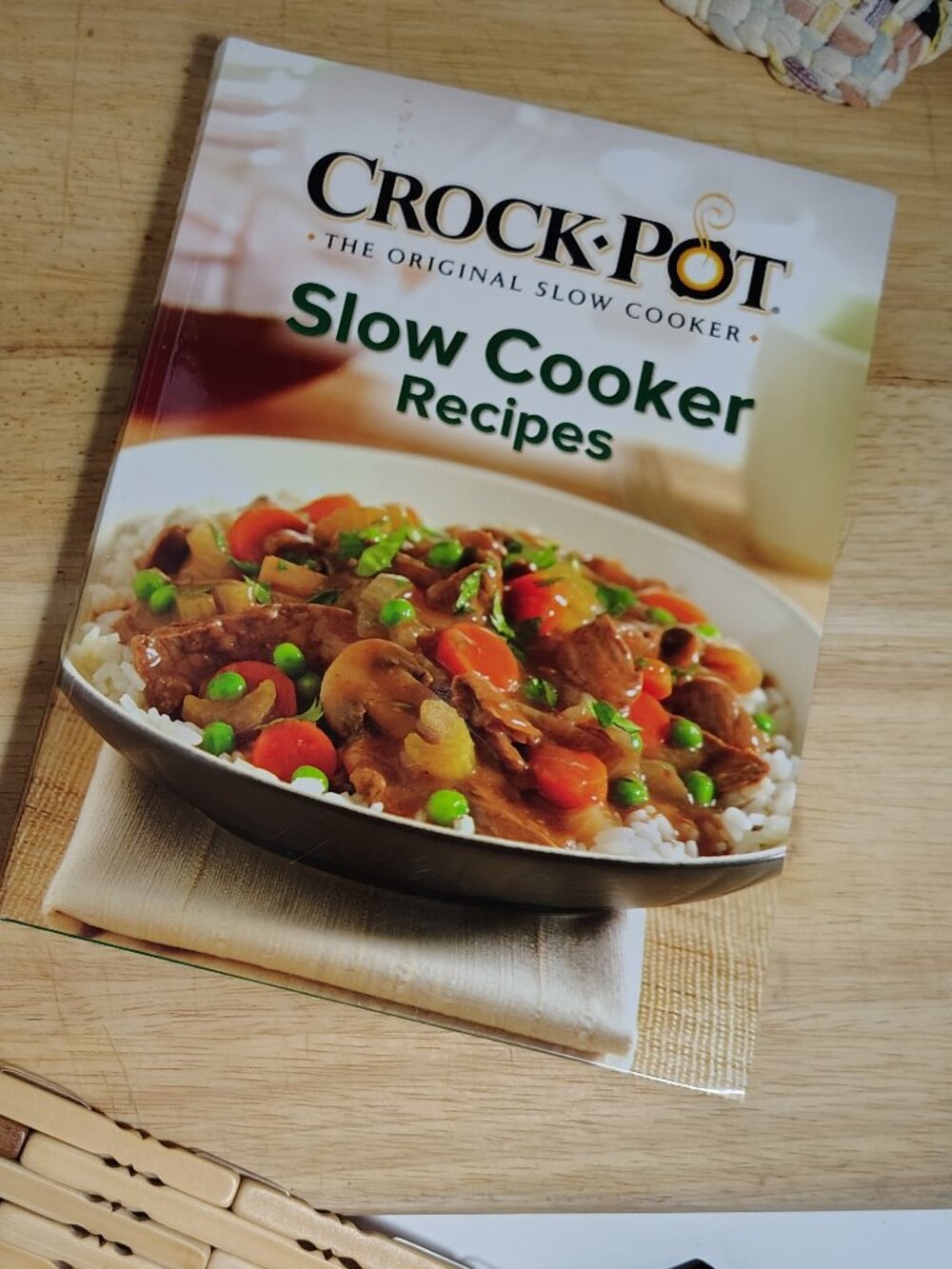 BOOK-CROCK*POT, The Original slow cooker. 186 pages of Slow Cooker Recipes.